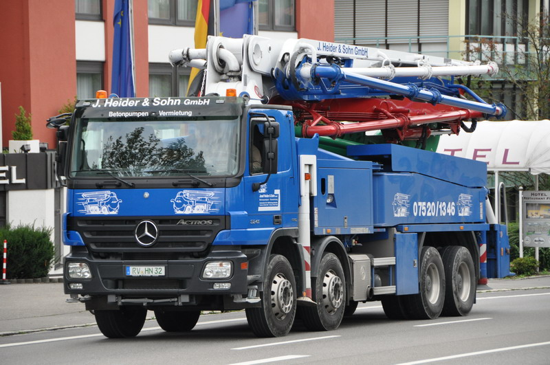 Mercedes Benz Actros 3241. Merk en type: Mercedes Actros
