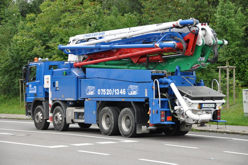 Mercedes Benz Actros 3241. Merk en type: Mercedes Actros