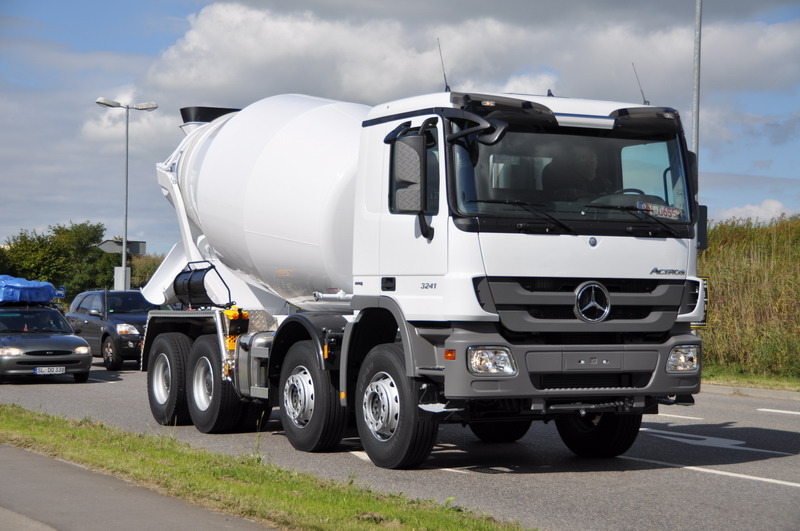 Mercedes Benz Actros 3241. Merk en type: Mercedes Actros