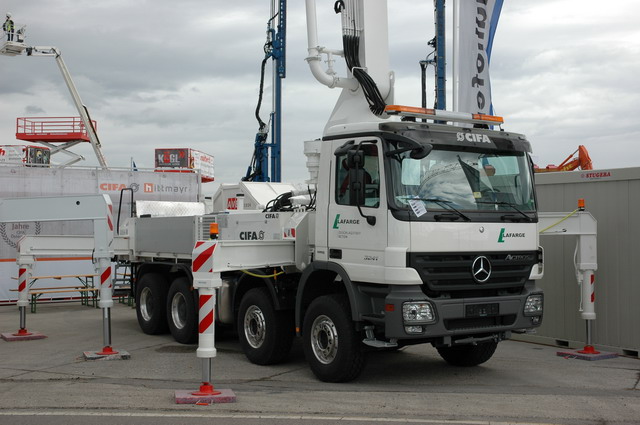 Mercedes Benz Actros 3241. type: Mercedes Actros 3241
